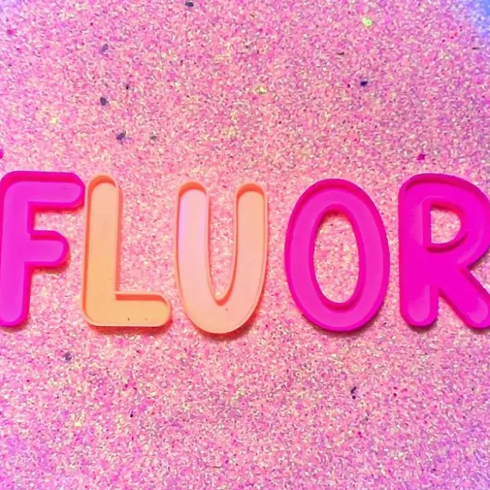 Alfabeto letras mayúsculas rellenables fluorescentes 5 cm (28) - Sumando Momentos