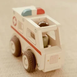 Ambulancia y muñeco de madera - Little Dutch