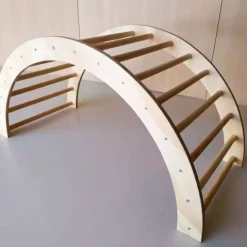 Arco de madera con barrotes para escalada - Pikler