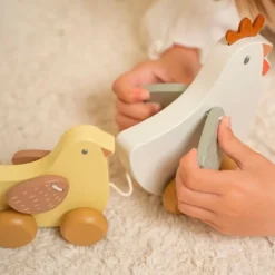 Arrastre de madera gallina y pollitos - Little Dutch