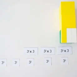 Bandeja de madera potencias de 3 - Montessori
