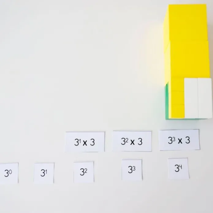 Bandeja de madera potencias de 3 - Montessori