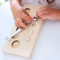 Base madera con llave inglesa y tornillos - Montessori
