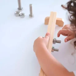 Base madera con tuercas y tornillos - Montessori