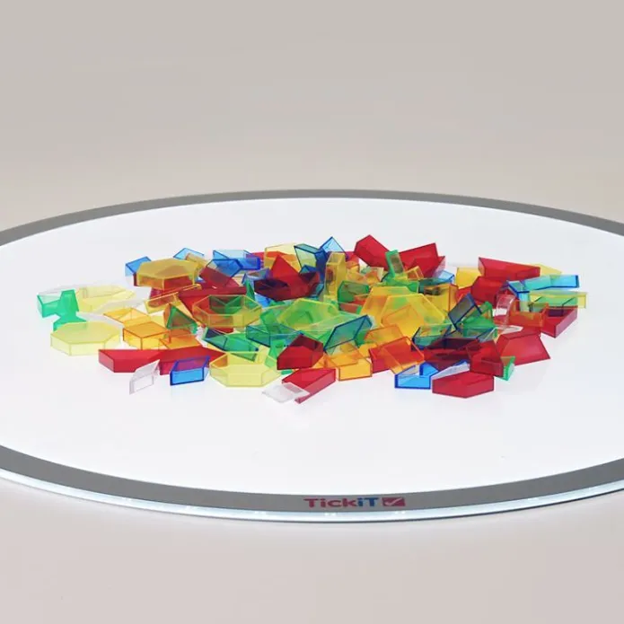 Bloques geométricos de colores translúcidos (180) - TickiT