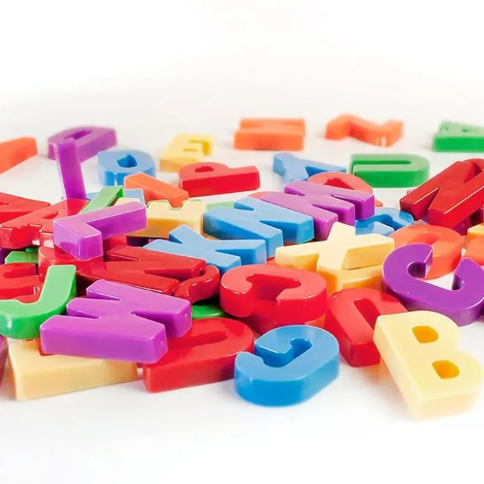 Bote con letras abecedario mayúsculas magnéticas (154) - Miniland