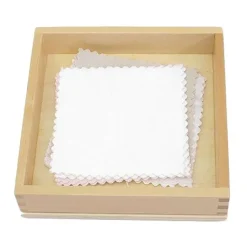 Caja de madera con 12 telas blancas - Montessori