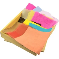 Caja de madera con 24 telas - Montessori