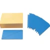 Caja de madera con 12 triángulos azules - Montessori