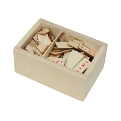 Caja de madera pequeña con operaciones para sumar - Montessori