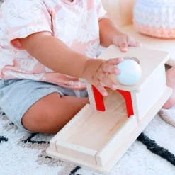 Caja de permanencia de madera con bandeja - Montessori