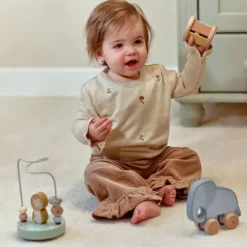 Caja regalo sonajero, arrastre y looping de madera Safari Friends - Little Dutch