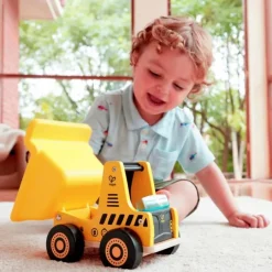 Camión volquete Hauler con muñeco y valla - Hape