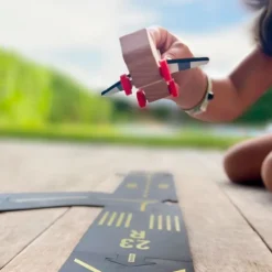 Carretera flexible con 8 piezas y avión Runway - Waytoplay