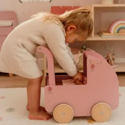Carrito capazo para muñecas rosa con flores de madera - Little Dutch