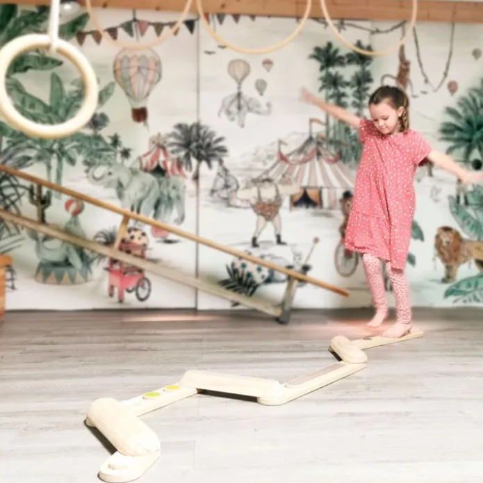 Circuito de equilibrio Pikler con 7 listones de madera - Small Foot