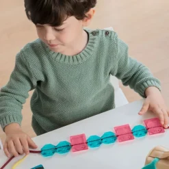 Cofre del tesoro para coser y enhebrar collares - Miniland