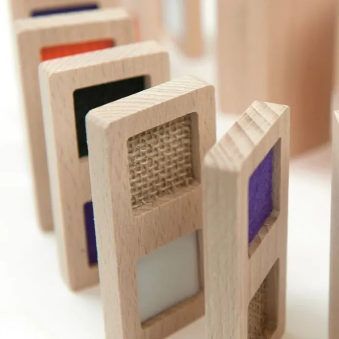 Dominó sensorial de madera con texturas - Andreu Toys