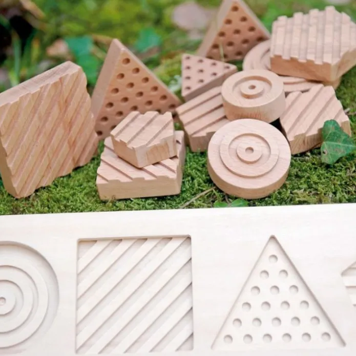Encajable de madera sensorial formas geométricas y texturas - Andreu Toys