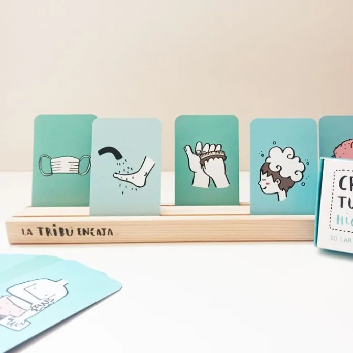 Expositor de madera para tarjetas y cartas - La Tribu Encaja