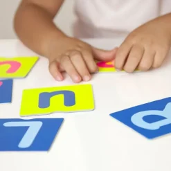 Juego sensorial: Tacto fichas letras y signos - Akros