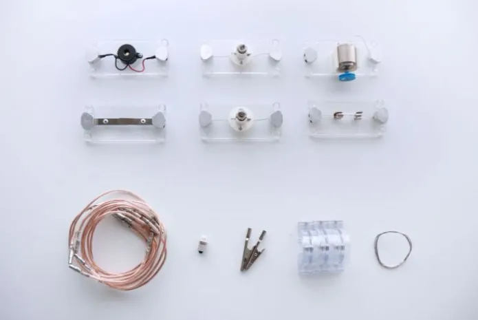 Kit de electricidad con conexiones magnéticas - Commotion Distribution