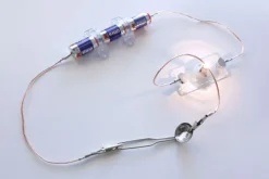 Kit de electricidad con conexiones magnéticas - Commotion Distribution