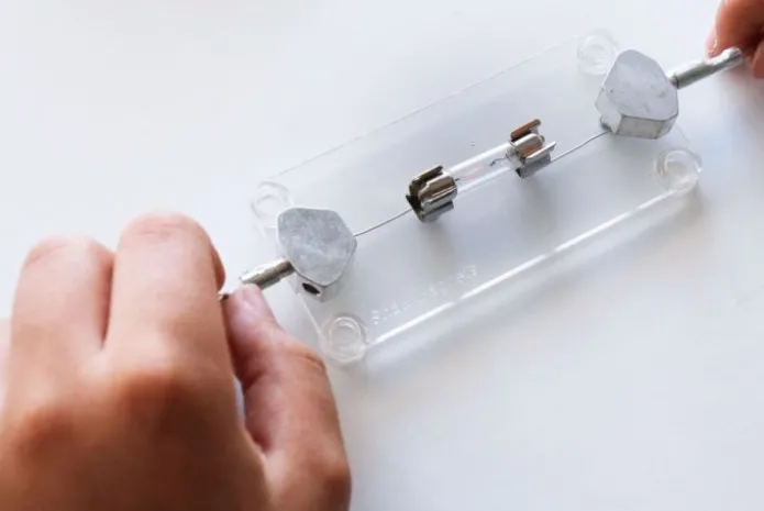 Kit de electricidad con conexiones magnéticas - Commotion Distribution