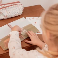 Libro de pegatinas Viste a Rosa Jardín de Hadas - Little Dutch