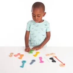 Llaves de madera para enhebrar y contar (12) - TickiT
