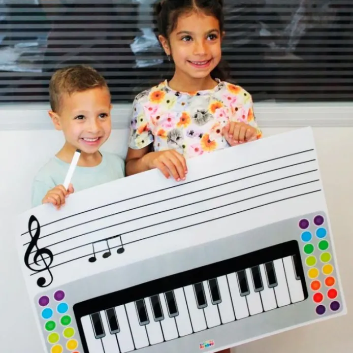 Lámina con pentagrama, teclado y notas musicales - HenBea