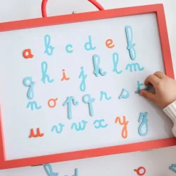 Maletín-pizarra reversible magnética de madera con letras enlazadas - Janod