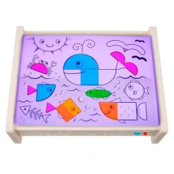 Mesa de luz con bandeja sensorial y 79 accesorios - Battat Education