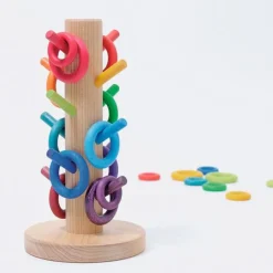 Organizador de madera para encajar y clasificar aros colores arcoíris - Grimm's