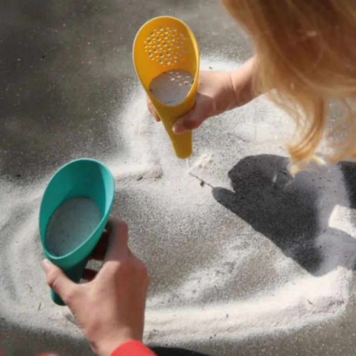 Pala, colador y pelota para arena Cuppi Lagoon - Quut