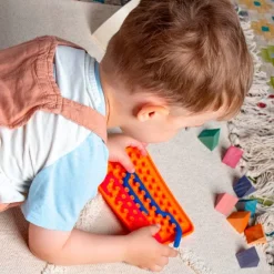 Panel sensorial naranja con 2 gusanos - Wiggly Toy