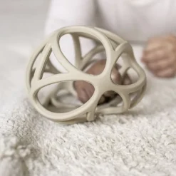 Pelota sensorial de silicona beige - Little Dutch