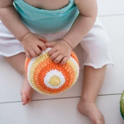 Pelota sonajero de crochet naranja - aPunt Barcelona