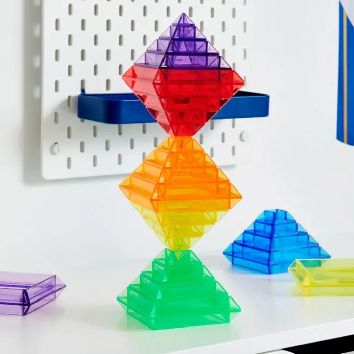 Piezas de colores translúcidos para construir pirámides (30) - Tickit