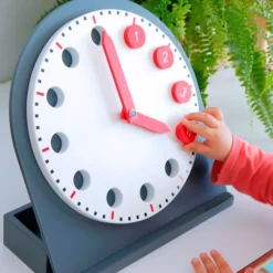 Reloj de madera con manillas móviles - Montessori