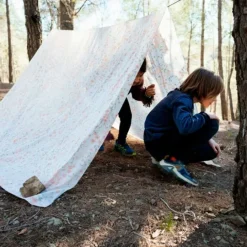 ¡Sal a jugar! Guía de actividades y juegos al aire libre - Clara Pons-Mesman - Larousse