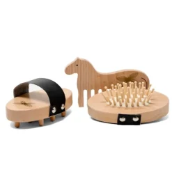 Set de alimentación y cuidado de madera para caballos - Astrup