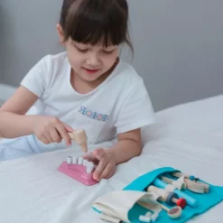 Set de dentista con accesorios de madera - PlanToys