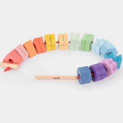 Set de 28 piezas de madera y cordón para coser y enhebrar - TickiT