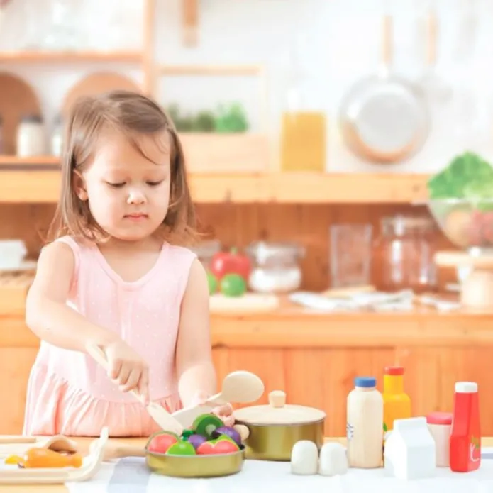 Set de utensilios de cocina de madera y metal - PlanToys