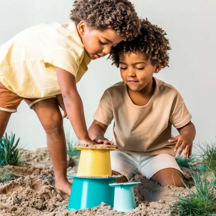 Set 3 moldes apilables para arena y nieve Alto azul, verde y amarillo - Quut