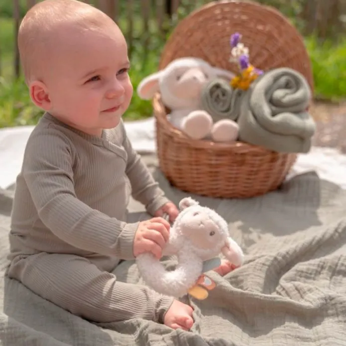 Sonajero de peluche con anillo Oveja - Little Dutch