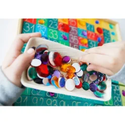 Tabla con fichas de madera para multiplicar y contar - Grimm's