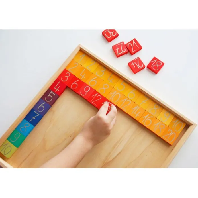 Tabla con fichas de madera para multiplicar y contar - Grimm's