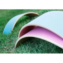 Tabla curva de madera de haya lacada transparente con fieltro fucsia Original - Wobbel + REGALO macaron